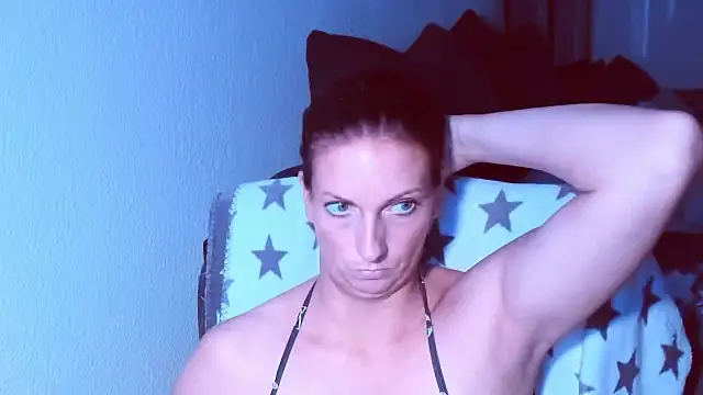צ'אט XXX בשידור חי של SexyJulia21