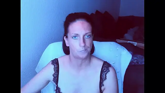 SexyJulia21 Adlı Modelin Canlı XXX Sohbeti