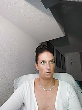 SexyJulia21 웹캠 쇼