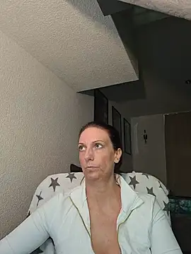 צ'אט XXX בשידור חי של SexyJulia21