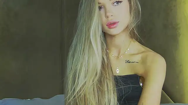 MarilynNova Show in webcam