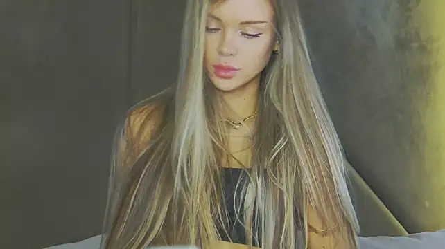MarilynNova webkamerás műsora