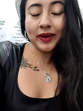 _Sarah-Office1 Show in webcam