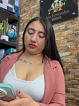_Sarah-Office1 Show in webcam