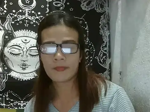 Show modela juicycum069 na web-kameri