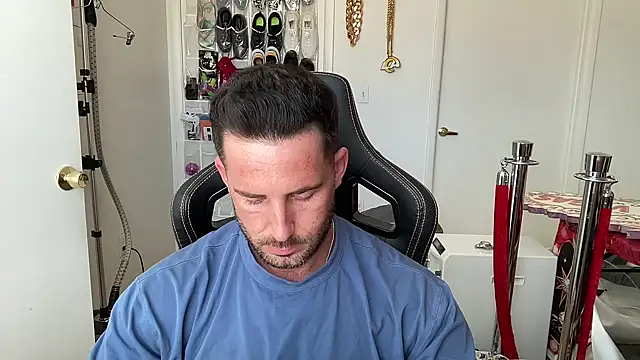 brettmycles28 Show in webcam