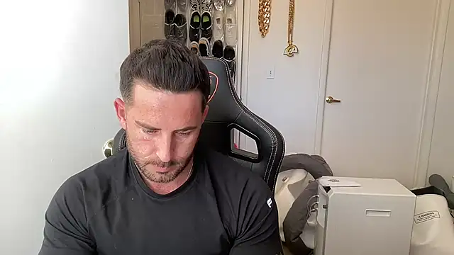 brettmycles28's Webcam Show