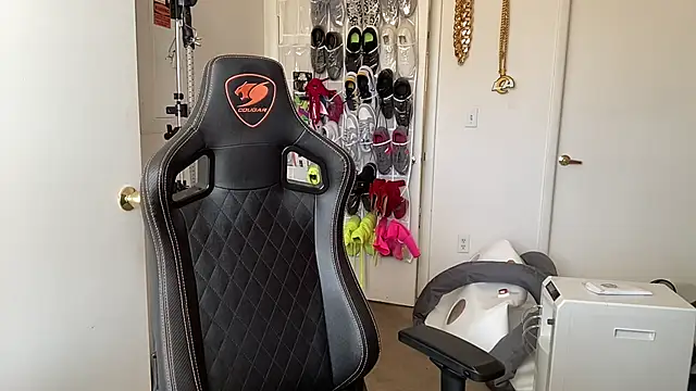 brettmycles28 webkamerás műsora