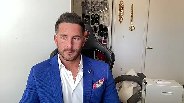 brettmycles28 网络视讯表演