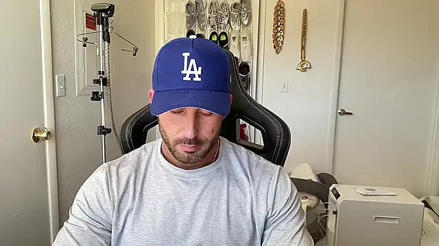 brettmycles28 Show in webcam