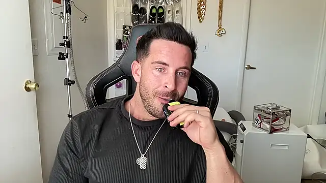 brettmycles28 网络视讯表演