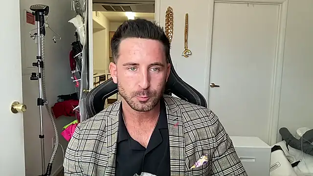 brettmycles28 webkamerás műsora