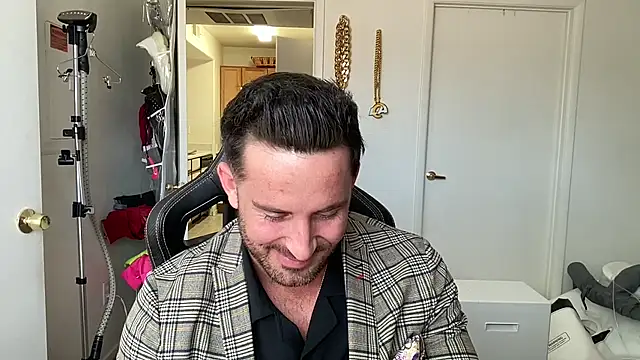 brettmycles28 Show in webcam