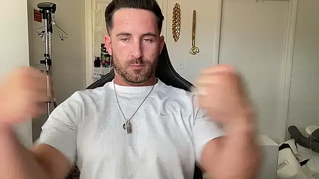 brettmycles28 网络视讯表演