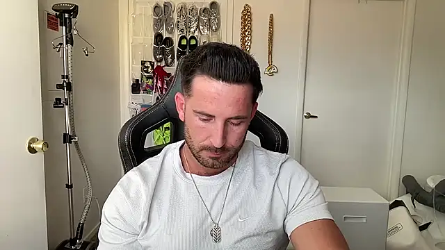 brettmycles28 网络视讯表演