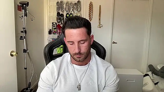 brettmycles28 webkamerás műsora