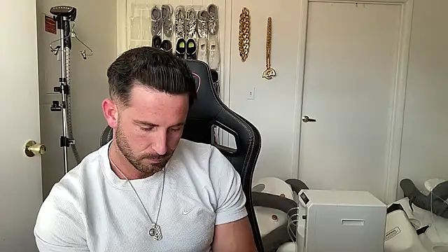 brettmycles28: διαδικτυακό σόου στην κάμερα