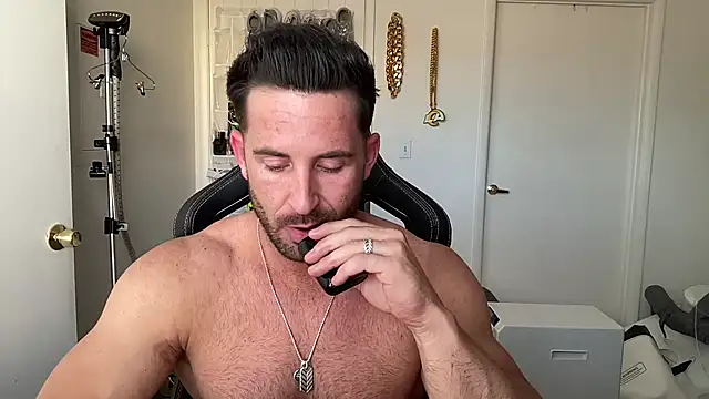 brettmycles28: διαδικτυακό σόου στην κάμερα