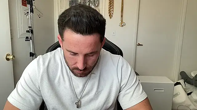 brettmycles28's Webcam Show