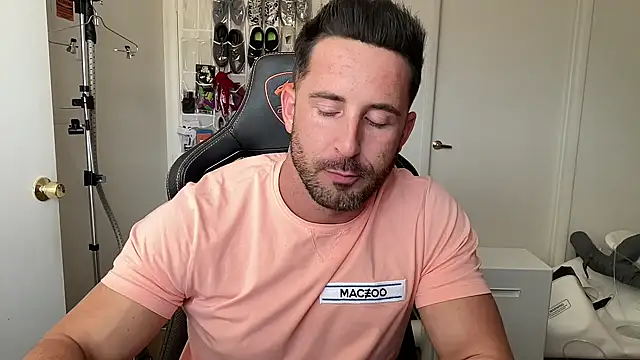 brettmycles28 在線直播表演