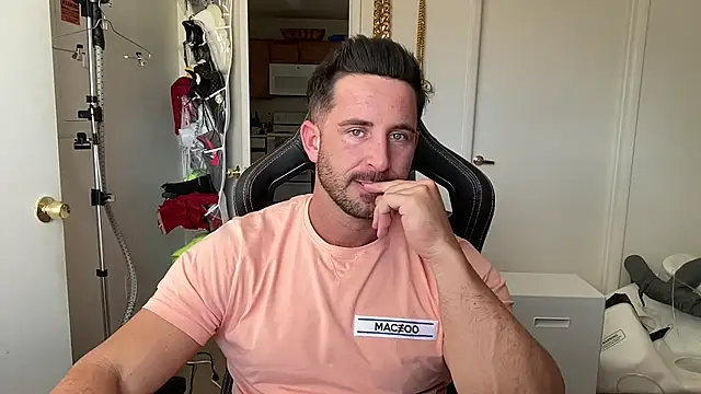 brettmycles28 网络视讯表演