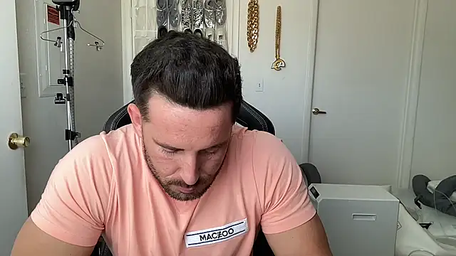 brettmycles28 在線直播表演