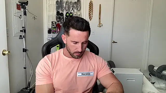 brettmycles28: διαδικτυακό σόου στην κάμερα