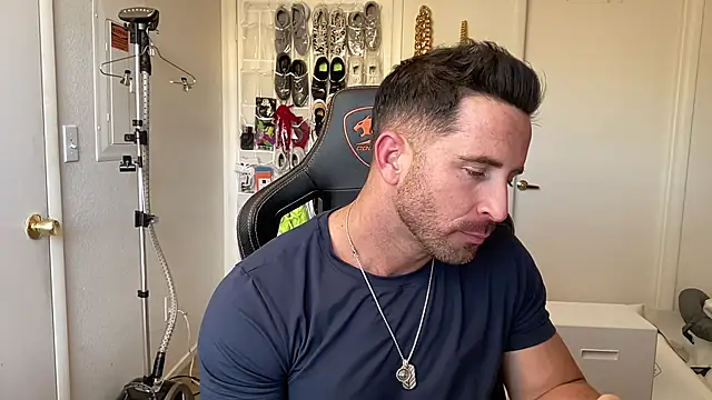 brettmycles28 在線直播表演