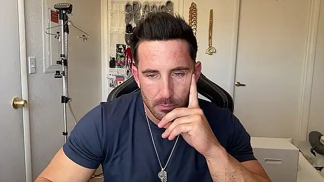 brettmycles28 Show in webcam