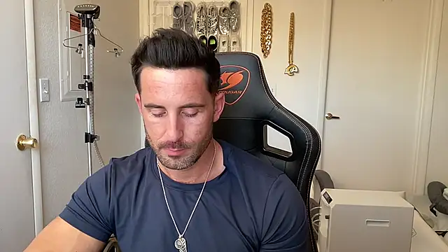 brettmycles28 webkamerás műsora