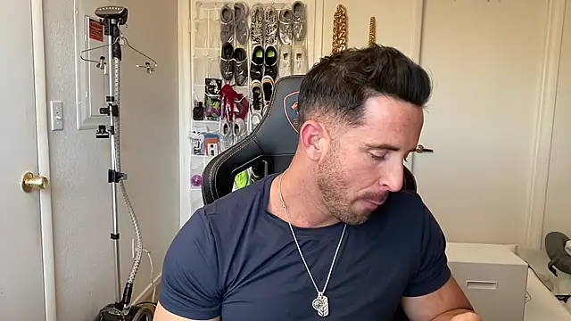 brettmycles28 在線直播表演
