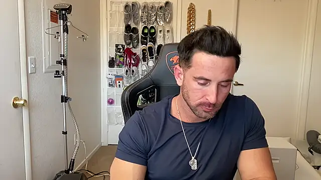 brettmycles28 网络视讯表演