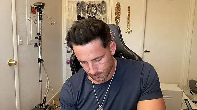 brettmycles28 网络视讯表演