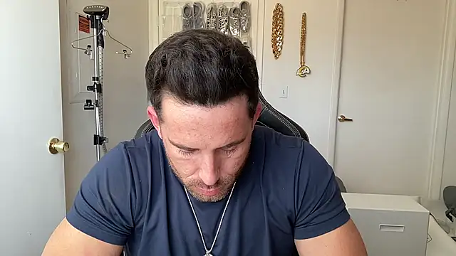 brettmycles28: διαδικτυακό σόου στην κάμερα