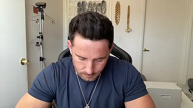 brettmycles28: διαδικτυακό σόου στην κάμερα