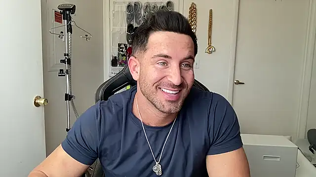 brettmycles28 Pertunjukan Webcam