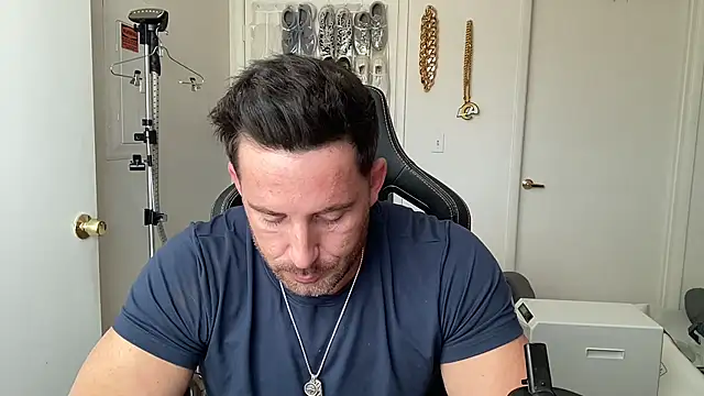 brettmycles28 Show in webcam