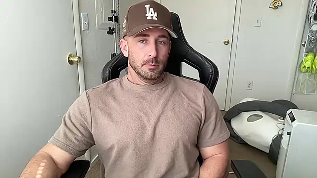 brettmycles28 Show in webcam