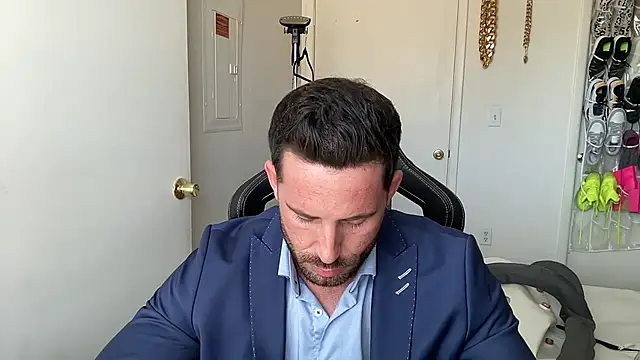 brettmycles28: διαδικτυακό σόου στην κάμερα