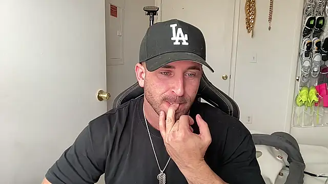 brettmycles28 Show in webcam