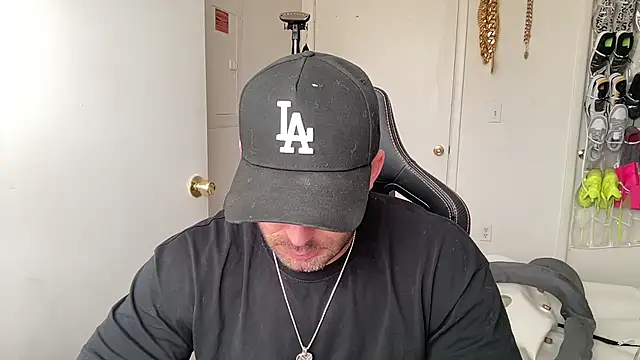 brettmycles28 Show in webcam