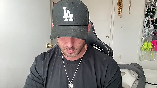 brettmycles28: διαδικτυακό σόου στην κάμερα