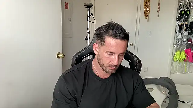 brettmycles28 Show in webcam