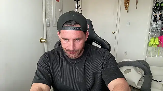 brettmycles28 Show in webcam