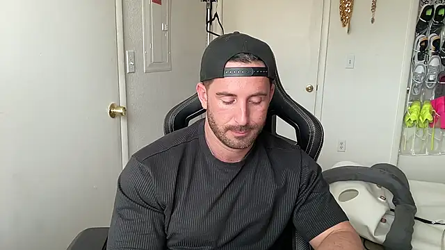 brettmycles28 webkamerás műsora
