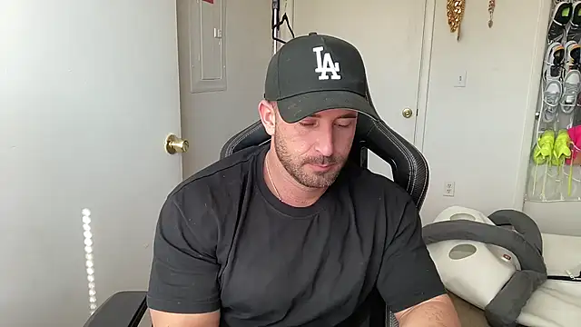 brettmycles28: διαδικτυακό σόου στην κάμερα