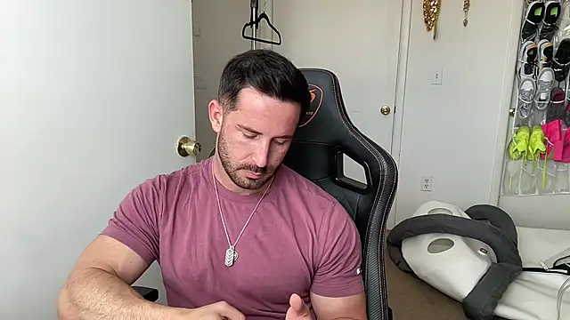 brettmycles28 Show in webcam