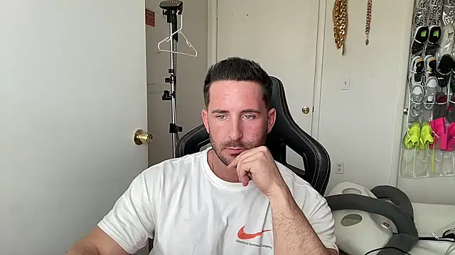 brettmycles28 webkamerás műsora