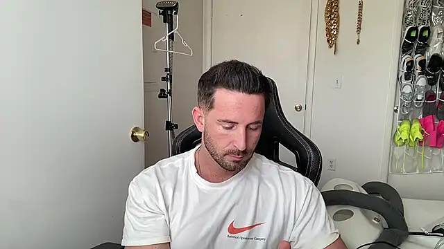brettmycles28 webkamerás műsora
