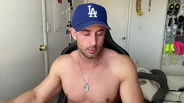 brettmycles28 Show in webcam
